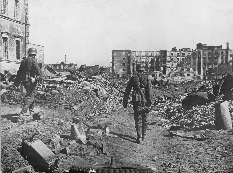 Фото сталинграда во время. Сталинградская битва 1942. Битва в Сталинграде 1942. Руины Сталинграда 1942 года. Разрушенный Сталинград 1942.