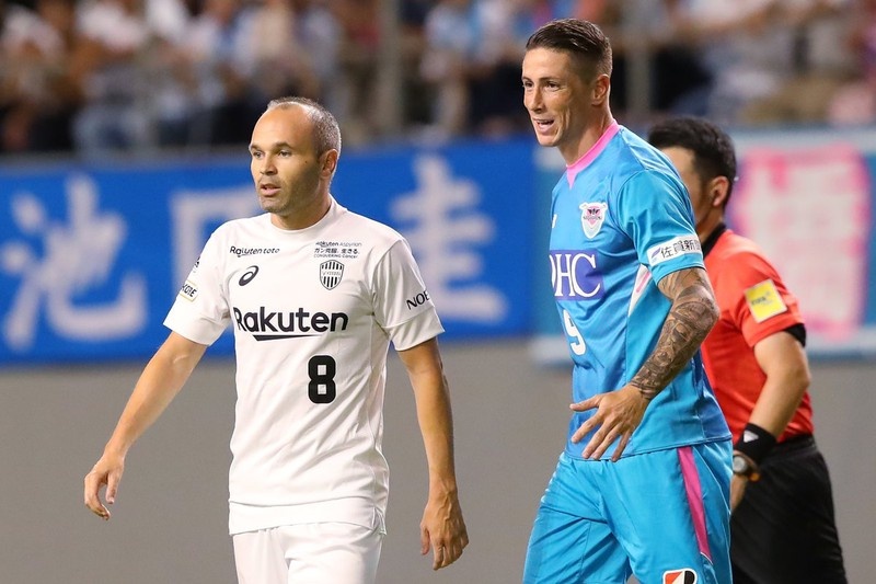 Иньеста и Торрес в кубковом матче (Кобе 0- 3 Саган Тосу)