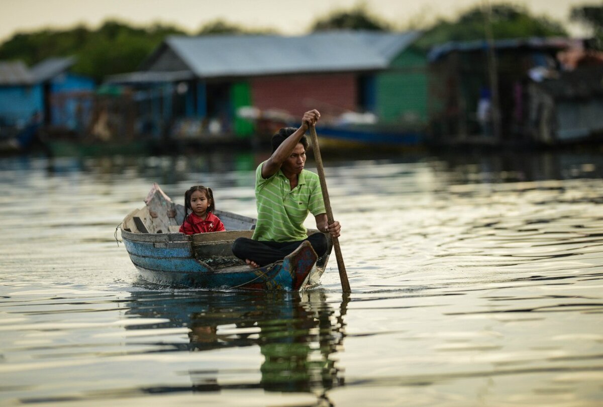 Вьетнамцы на озере Тонле сап, Камбоджа