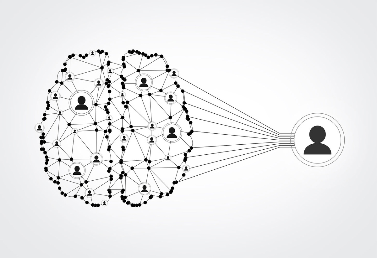 Впрочем, как мы знаем, стереотипы далеко не всегда отражают реальность. Поэтому в процессе общения и получения информации о том или ином человеке или соцявлении, стереотип перестает работать и уступает место более объективному восприятию. Например, «Маша блондинка, значит, глупая» превращается в «Меня поражают Машины знания в ядерной физике». Что касается стереотипов, распространяющихся на группу, то чем больше группа (и чем меньше мы знаем входящих в нее людей), тем чаще мы прибегаем к стереотипам. И наоборот: чем меньше группа и чем лучше мы знаем ее членов, тем меньше мы используем стереотипы.