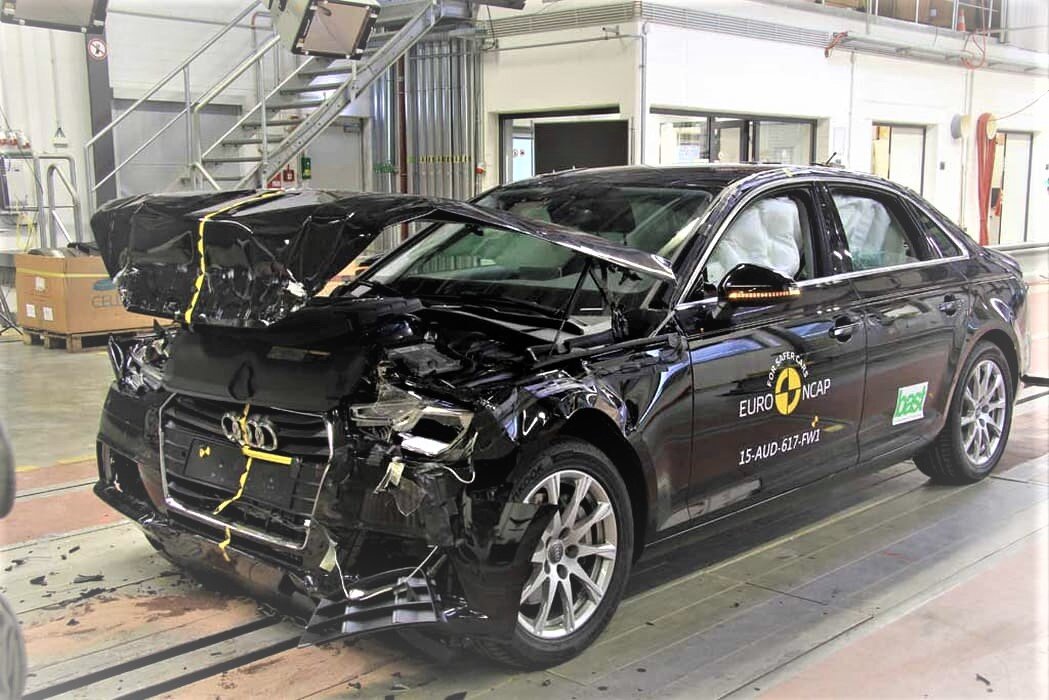 Audi A4 B8 Фронтальный удар