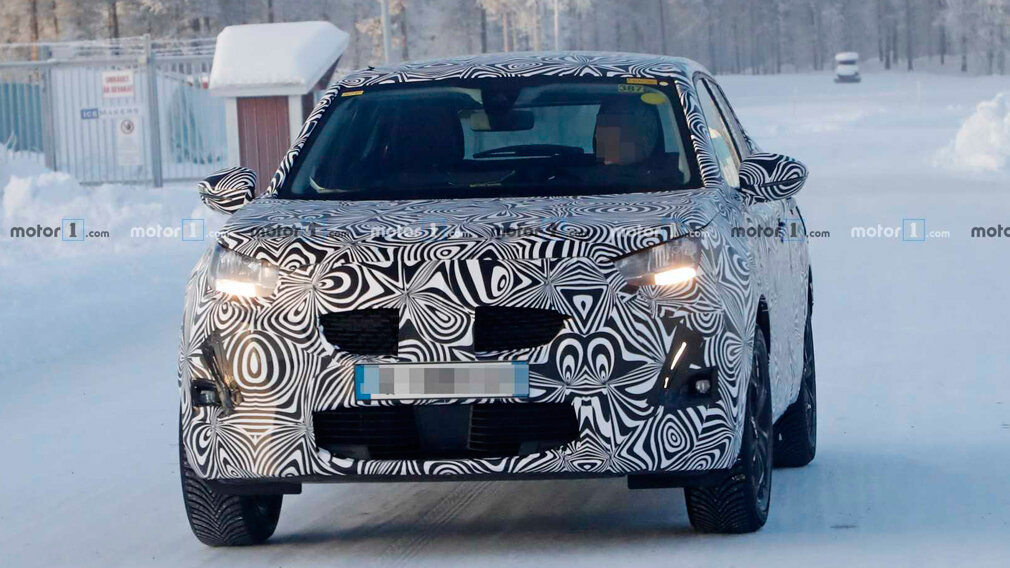 Peugeot 2008 попал в объективы камер фотошпионов