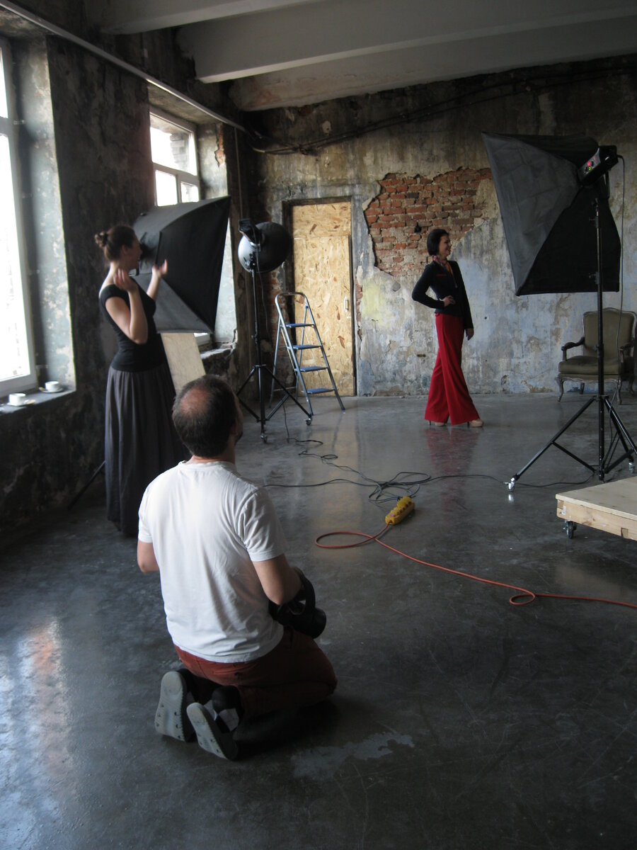 Бэкстэйдж фотосессии для лук-бука в фотостудии Leona Stage. Фотографировал Роман Стецков.