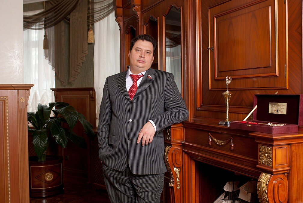 Роман Савичев - генеральный директор ОАО «Юридическое агентство «СРВ», депутат Думы Ставропольского края четвертого созыва