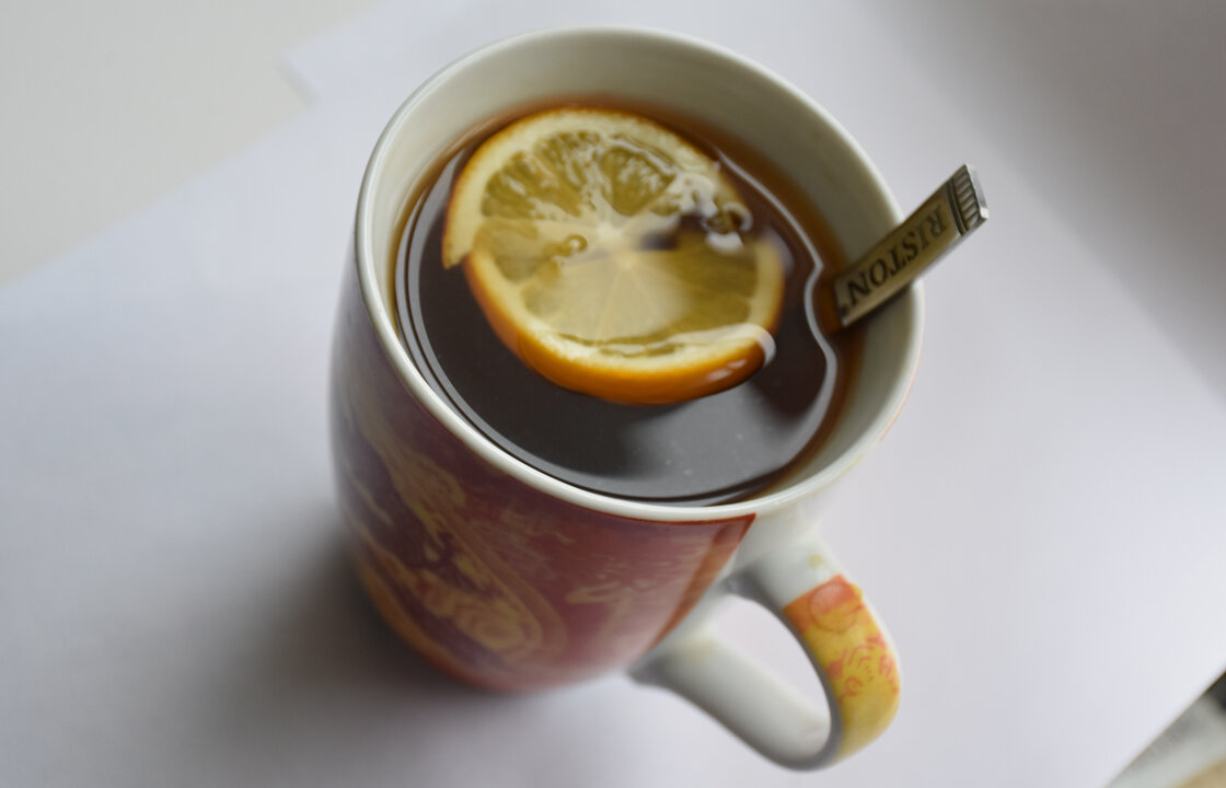 Чёрный чай с лимоном