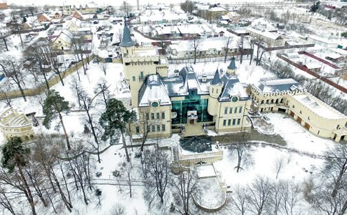 Вид на замок Галкина и Пугачевой зимой. Фото: Руслан Вороной