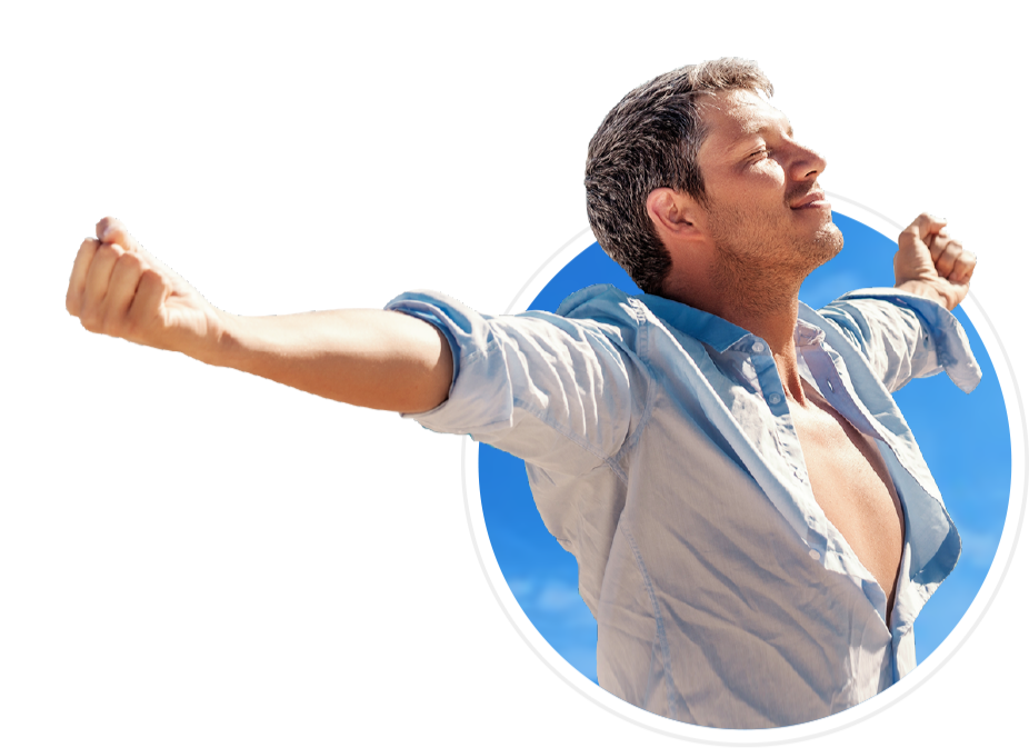  Тестостерон это гормон, который регулирует половые органы, обмен веществ, плотность костей и другие функции организма. Хотя это влияет в первую очередь на мужчин, оба пола могут испытывать низкий уровень тестостерона. Выбор образа жизни играет большую роль в уровне тестостерона, поэтому вы можете увеличить свой тестостерон. Однако лучше обратиться к врачу, если у вас появились новые симптомы или вы не чувствуете себя лучше после внесения изменений. Узнайте больше о том, как вы можете попробовать естественные методы повышения уровня тестостерона. Управляйте вашей диетой и питанием.

Избегайте обработанных, упакованных и готовых продуктов. Увеличение веса и ожирение могут привести к снижению уровня тестостерона.  Изменение рациона питания может существенно повлиять не только на уровень тестостерона, но и на риск сердечно-сосудистых заболеваний и диабета. Начните менять свою диету, убирая обработанные, упакованные и готовые продукты.  

Ешьте продукты как можно ближе к их естественному состоянию. Употребление в пищу «цельных» продуктов означает исключение излишков сахара, транс- и гидрогенизированных жиров, консервантов и т. д. Постарайтесь включить в свой рацион  больше фруктов и овощей, 
больше рыбы и качественного мяса. 
Избегайте обработанных пищевых продуктов, включая зерновые, чечевицу, бобы и молочные продукты. 
Ешьте больше орехов и семян. 
 
Избегайте внешних источников сахара. Сюда входят сахара, добавляемые в обработанные продукты (например, кукурузный сироп с высоким содержанием фруктозы), а также искусственные подсластители. Если вам нужен «сладкий удар», попробуйте стевию, траву, которая может обеспечить в шестьдесят раз больше сладости чем сахар. 

Увеличение полезных жиров. Жиры Омега-3 это полезные жиры, содержащиеся в различных продуктах. К ним относятся те, которые содержатся в яйцах, водорослях, рыбе и мидиях, а также растительные масла, такие как льняное семя, конопля и масло грецкого ореха. Здоровые жиры на самом деле помогают построить более здоровое тело. 

Пить много воды. Много воды имеет важное значение для любой здоровой диеты. В дополнение к увлажнению, вода также может помешать вам чувствовать себя голодным.