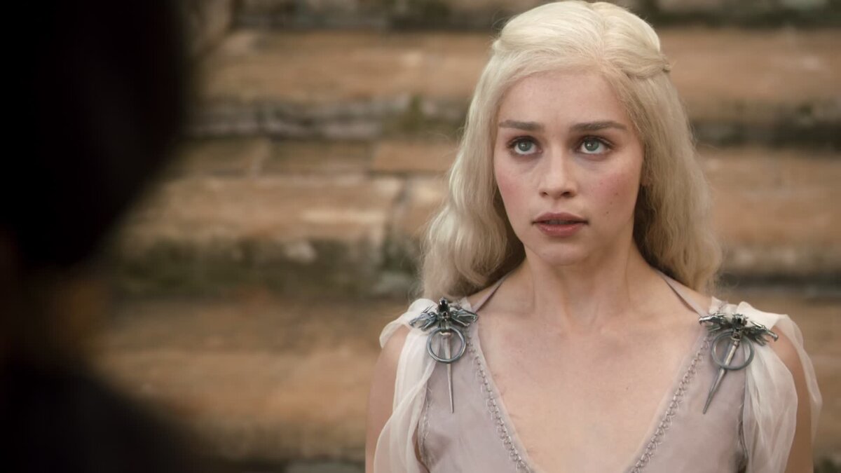 «Непрокачанная» Дейнерис из первого сезона. 