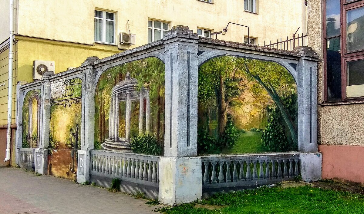 Дом двор улица. Сербский дворик Санкт-Петербург. Летний двор в городе. Двор живописный. Двор город лето.