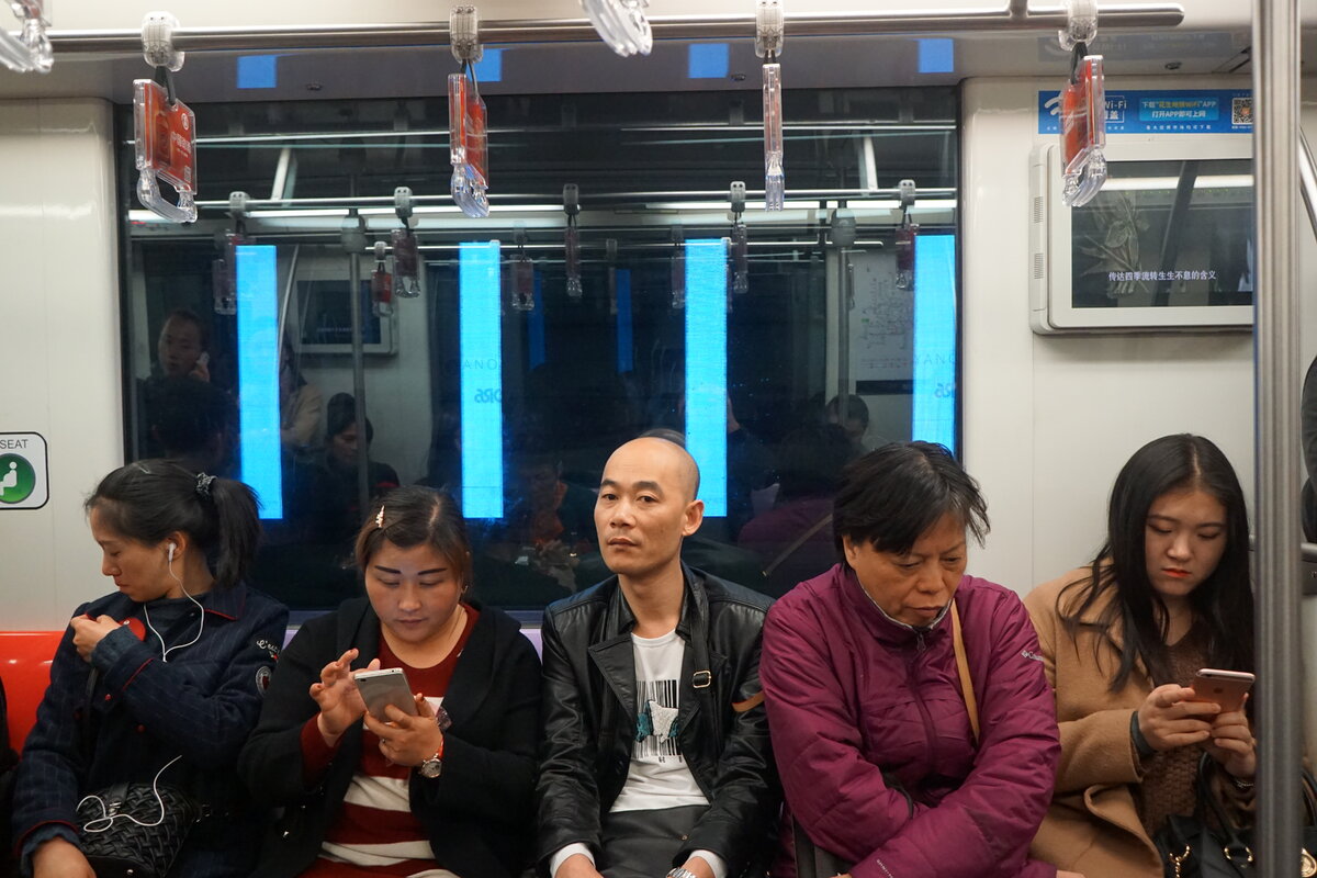 Шанхайское метро в час пик