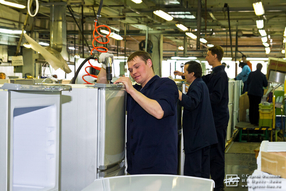 Завод холодильников в красноярском крае. Производство холодильников. Завод холодильников бирюса. Холодильник атлант завод. Завод бирюса красноярск.