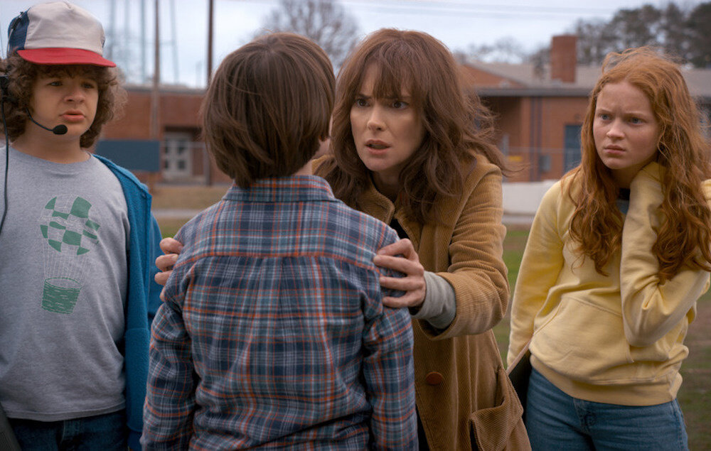 Джойс приводит сына в себя