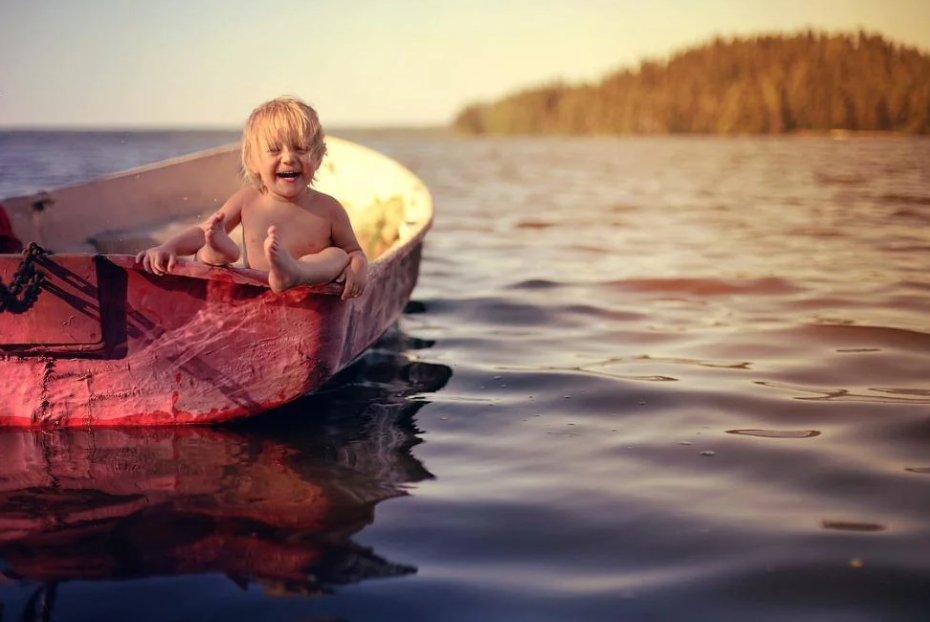 Младенец в лодке
