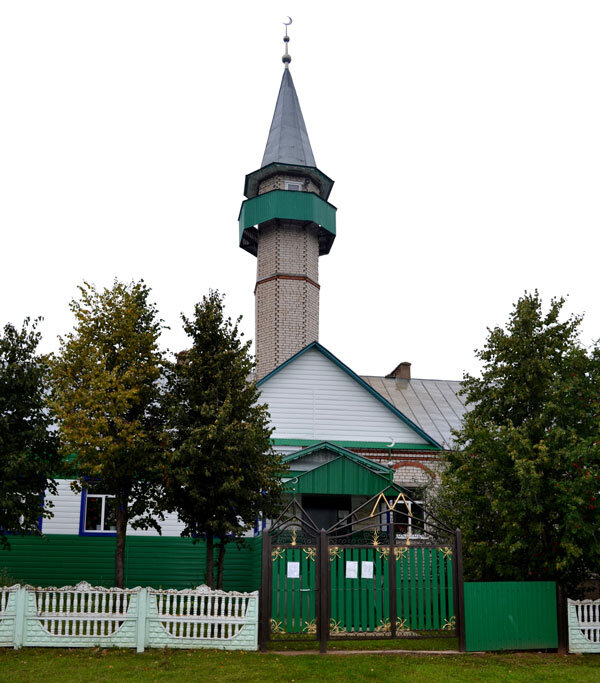Белокаменную мечеть построена в 1997 году. 