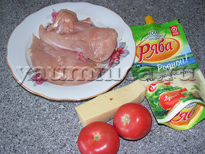 Куриные отбивные с сыром и помидорами