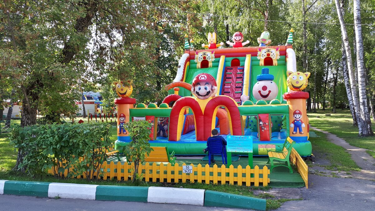 Есть несколько разных батутов. Фото автора