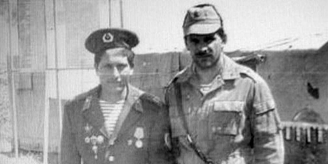 Григорий Быков (справа)