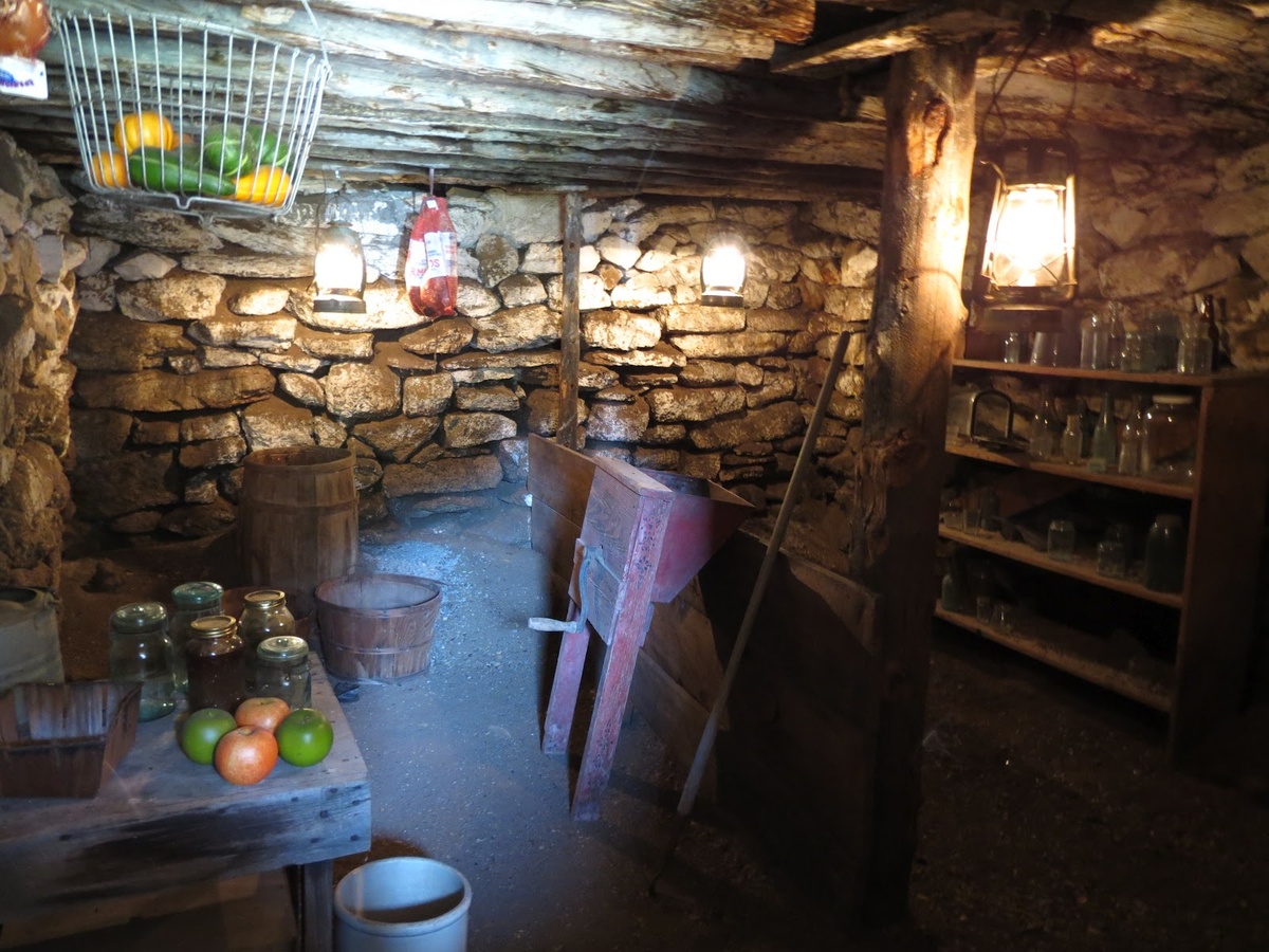 источник: http://1.bp.blogspot.com/-UxDpHXYVhVU/UDbNoIZtDII/AAAAAAAAKqg/tiizA9BU-u8/s1600/IMG_6849+Root+cellar+Blog+0821.JPG