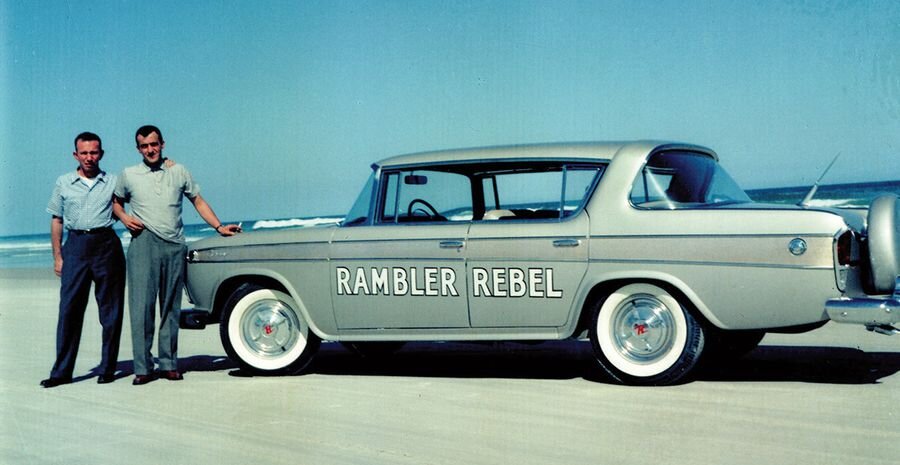 Как отважная компания AMC сделала Rambler Rebel 1957 года самым быстрым седаном Америки.