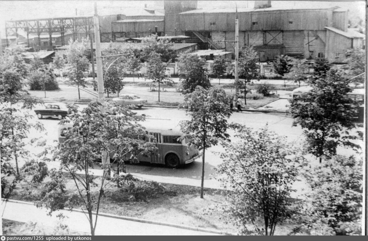 Так выглядел Комсомольский проспект в том месте, где потом возвели МДМ, 1968.