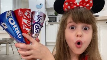 Eva pretend play makes ice cream for kids and chocolate sweet cake  for dad