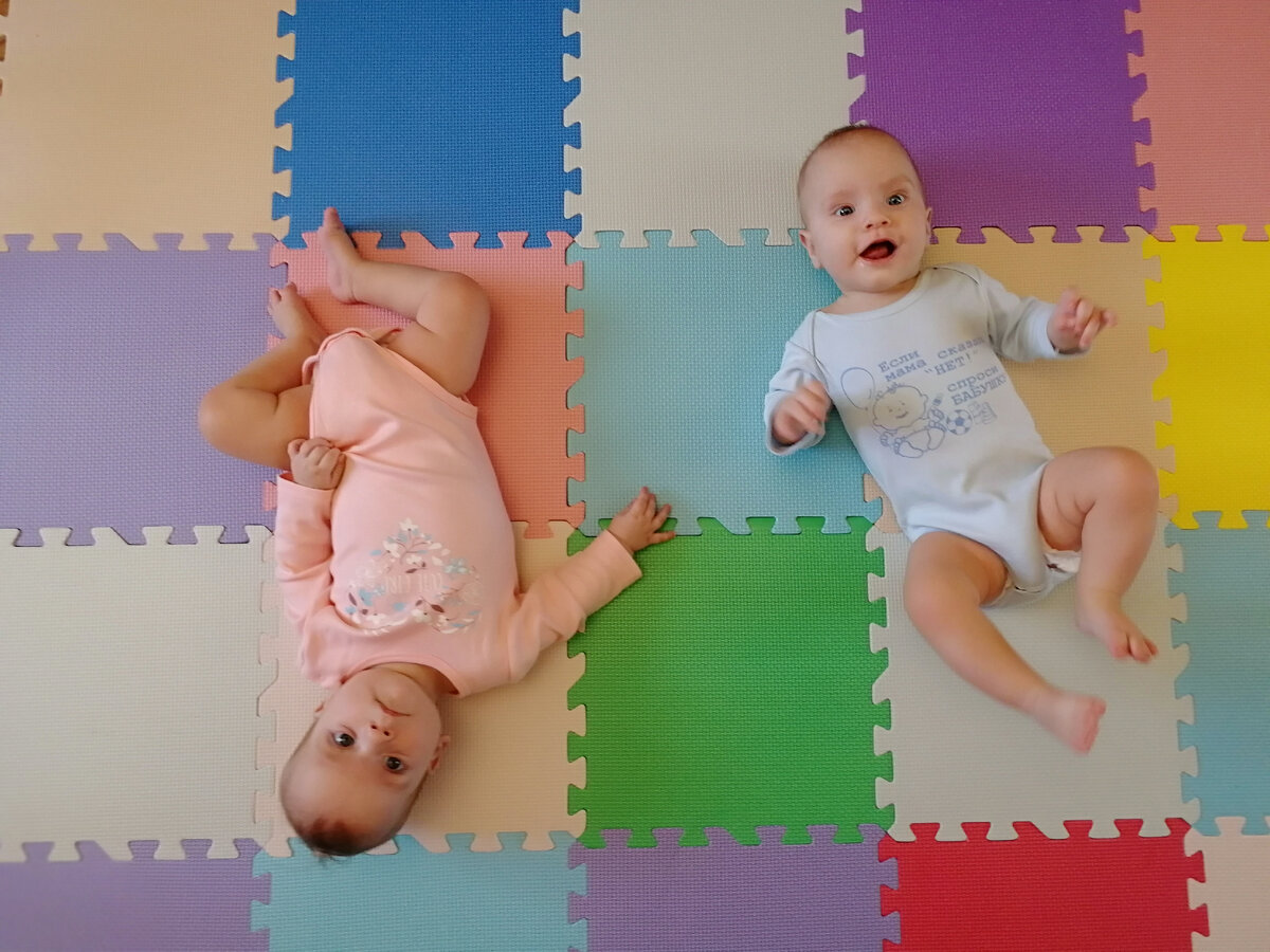 Бодики - чудесное изобретение! Здесь Тате и Нане 7 месяцев.