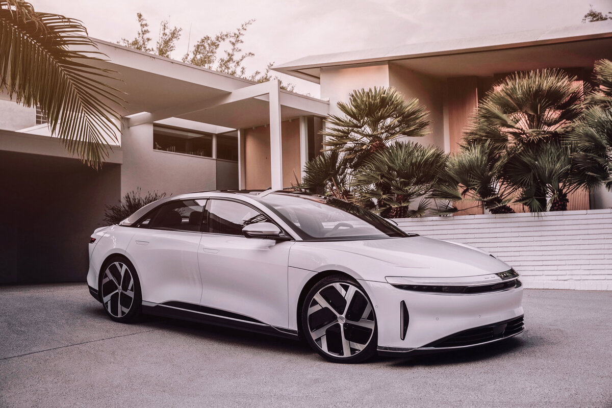 Электроседан Lucid Air