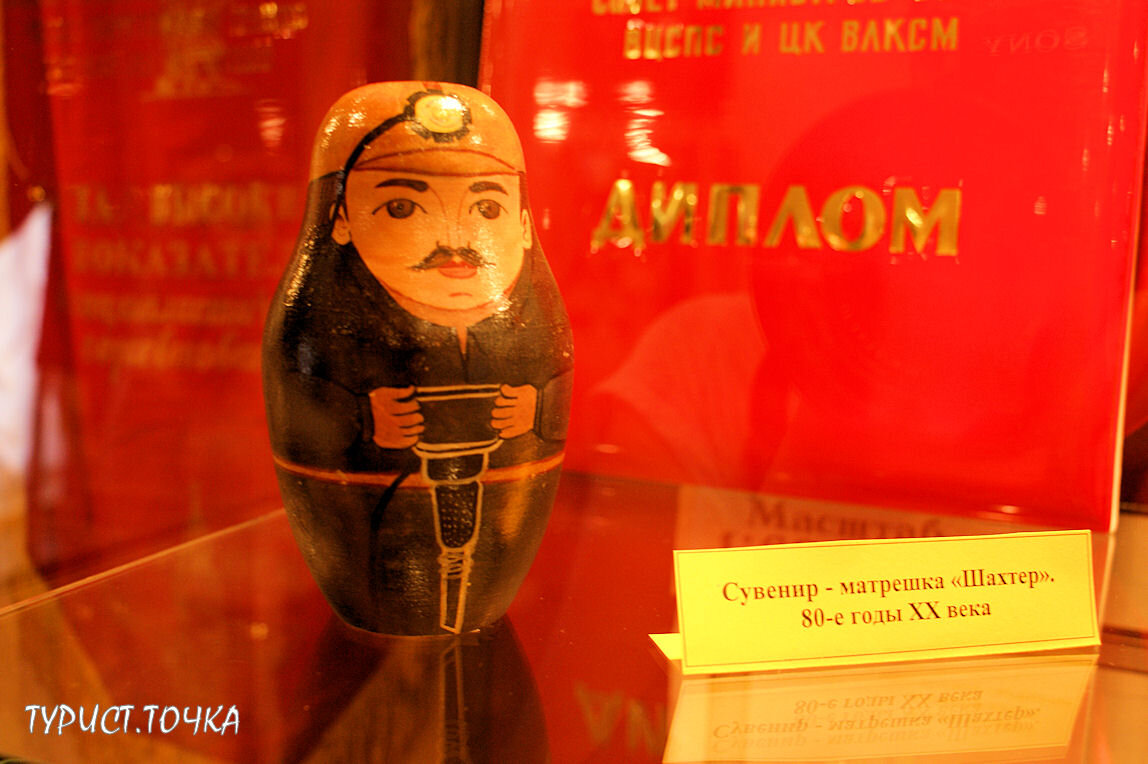 Сувенир-матрёшка «Шахтёр», изготовленный в 80-х годах прошлого века