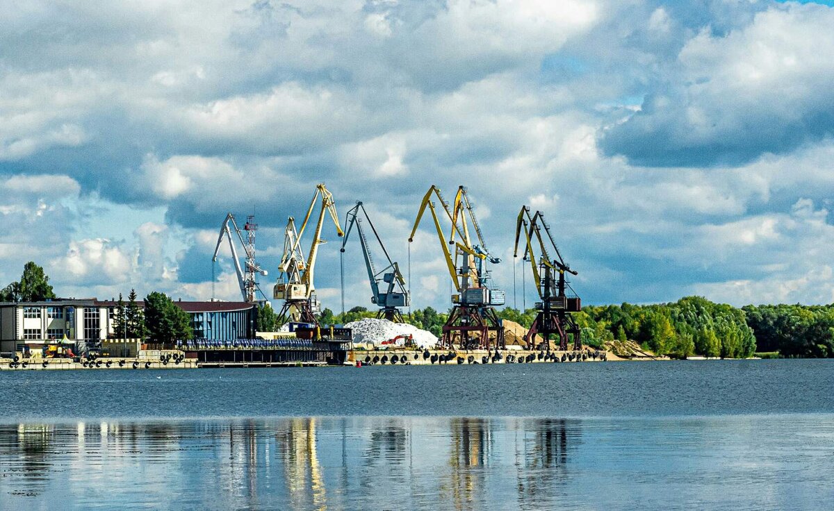 Город Сызрань. Речной порт.