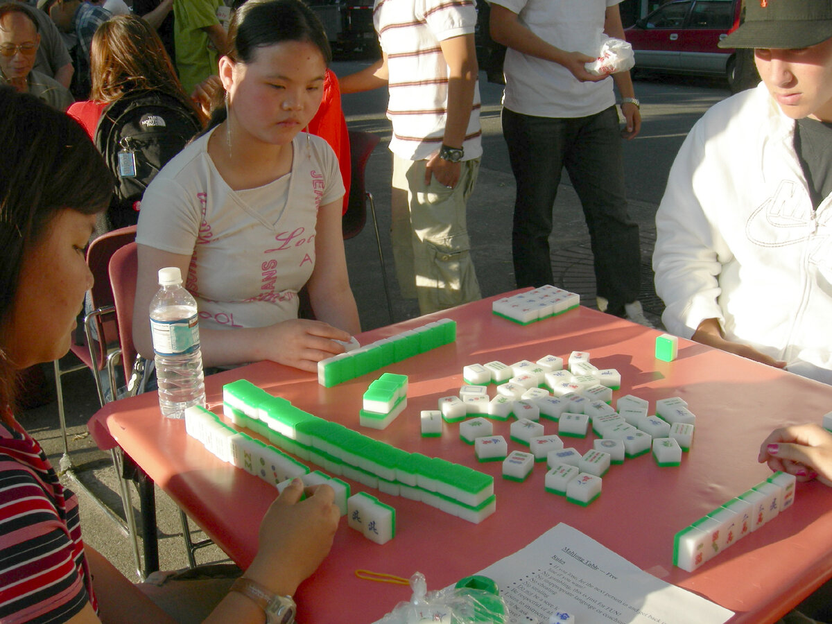 Процесс игры в маджонг. Для примера. Фото отсюда https://dic.academic.ru