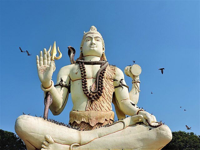 Идол Шивы, установленный в Нагешвар Джйотирлинге. Фото: creativecommons.org