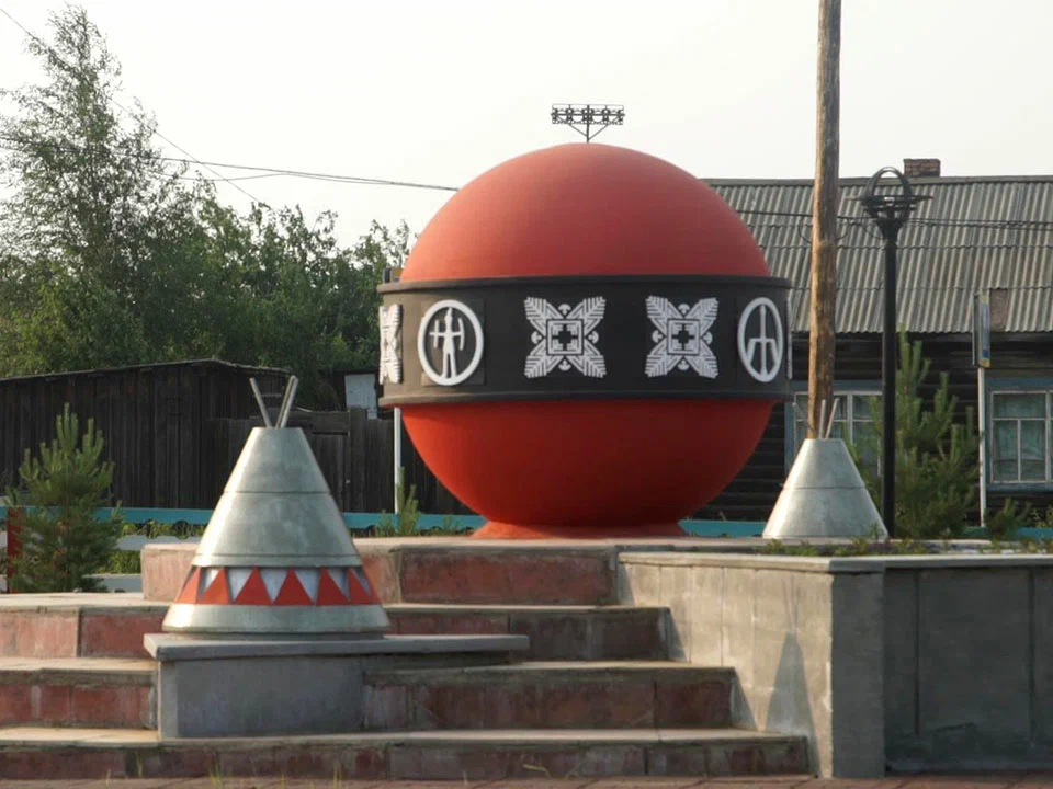 Только самолётом можно долететь. Памятник Тунгусскому Метеориту. Ванавара, Эвенкия. 