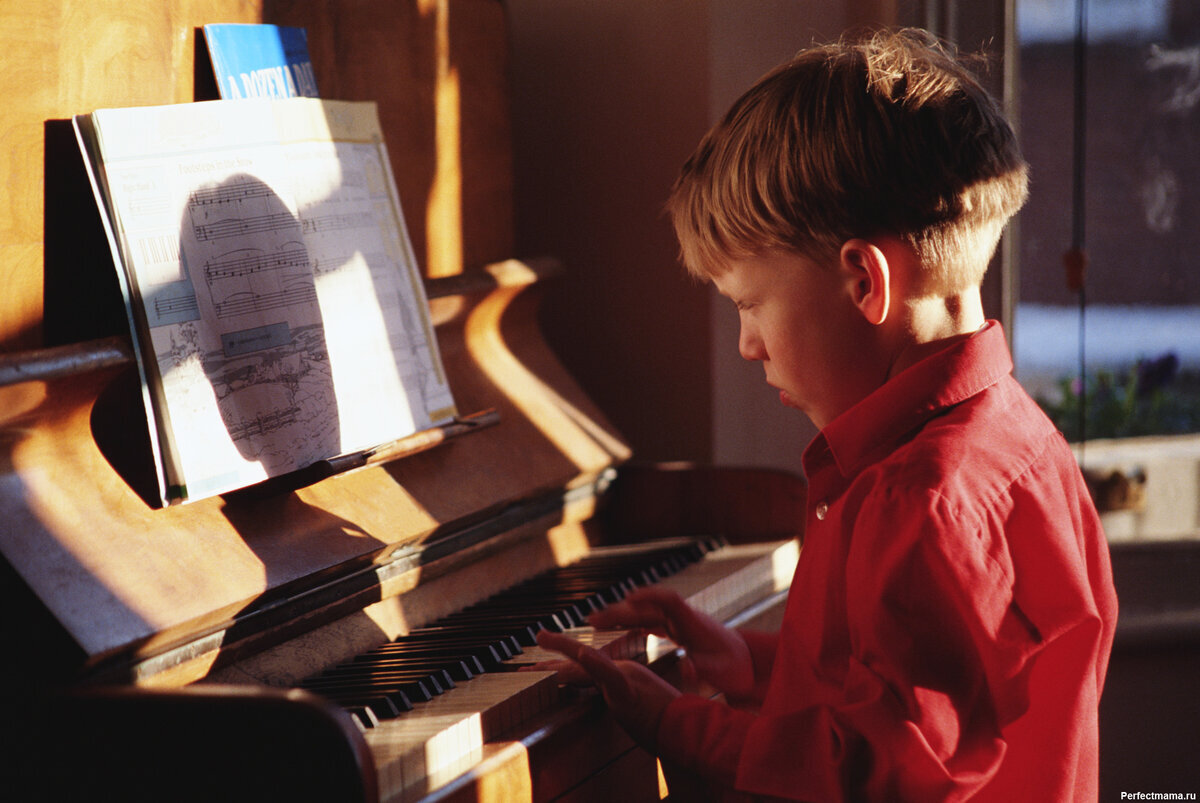 Классическая музыка 1 детям. Фортепиано для детей. Ребенок за фортепиано. Ребенок за роялем. Ребенок за пианино.