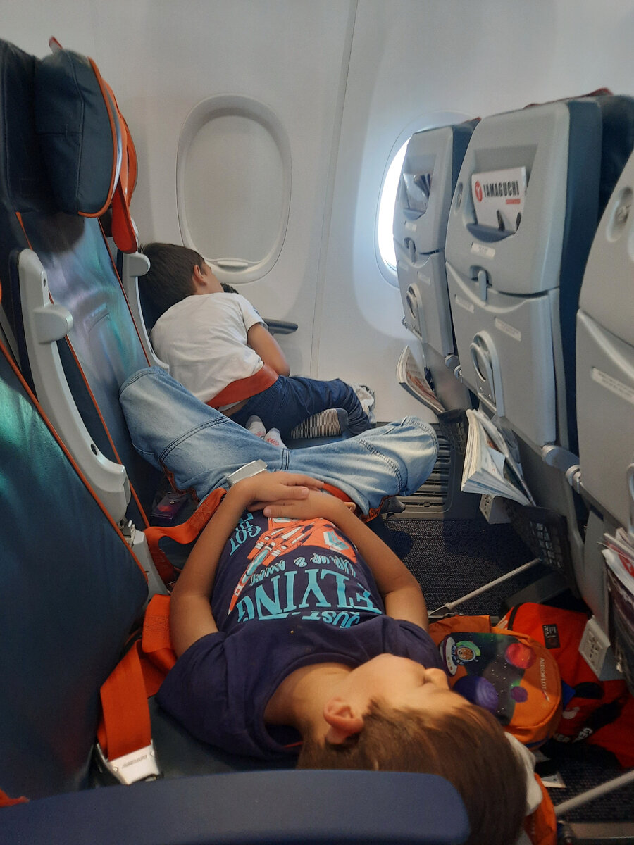 Лучшие дети в самолете - это спящие дети :)