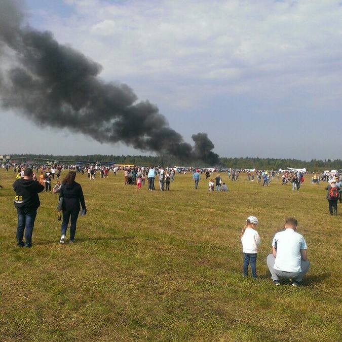 Самолет 2 сентября. Катастрофа АН-2 В Балашихе. Аэродром черное АН-2 катастрофа. Самолет АН 2 разбился в Балашихе. АН 2 разбился на авиашоу