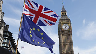 Kirsty WigglesworthСША останутся партнером Британии после Brexit, заявил Тиллерсон"Борьба с преступностью и терроризмом должна быть ключевым элементом нового соглашения в области безопасности между Британией и ЕС после Brexit. Правительство (Соединенного Королевства) предложит заключить такое соглашение завтра (в понедельник). Соглашение предполагает заложить законодательную основу для продолжения сотрудничества сторон в области безопасности, уголовного судопроизводства и правоприменения после того, как Британия покинет ЕС. Правительство разъяснит свою позицию в планируемом к публикации документе", — сказал собеседник агентства.