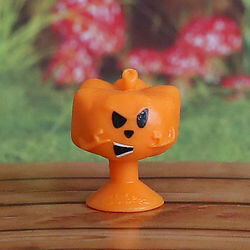 Тыква
Имя: Тыквачелло
Я  люблю бурчать и пугать! Что, думаешь я не страшный?! Посмотрим, как ты  заговоришь, если получишь вместо шоколадного пирога – тыквенный! 