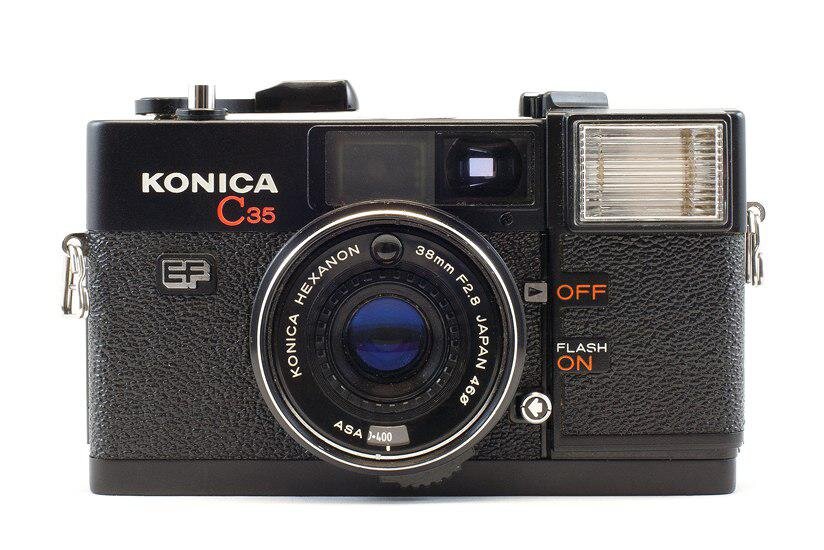 Плёночный фотоаппарат Konica C35 EF (Pikkari в Японии), 1976-й год.