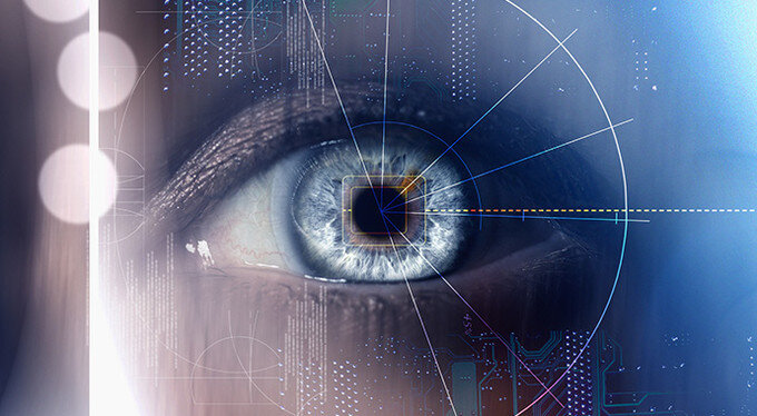 22 июня основатель Facebook Марк Цукерберг разместил в социальной сети фотографию, на которой отчетливо видно, что микрофон и веб-камера его MacBook Pro заклеены скотчем. Это стало поводом для новой волны обсуждения опасности веб-камер. «Практика» разобрался, правда ли, что с их помощью за всеми нами следят. 

ЧТО ПРОИСХОДИТ
Боязнь слежки с помощью веб-камеры уже глубоко проникла в поп-культуру. В трейлере голливудского биографического фильма о бывшем агенте ЦРУ Эдварде Сноудене есть момент, где главный герой, находясь в постели со своей подругой, нервно поглядывает на компьютер — и его сложно обвинить в паранойе, пишет сегодня The Guardian.

=======================================================================================
 Получи на свой счёт 500 рублей бесплатно! Подробности: https://www.instagram.com/velcom_products/
=======================================================================================


Совершенно очевидно, что это давно не научная фантастика: еще в 2013-м году было проведено расследование, которое показало, как можно дистанционно активировать камеру ноутбука. Поводом для этого стало дело, которые было заведено в США против 19-летнего хакера Джареда Джеймса Абрахамса. Молодой человек получал незаконный доступ к компьютерам девушек и делал их откровенные снимки посредством веб-камер, а потом угрожал жертвам опубликовать эти материалы. После того, как хакер реализовал свою угрозу, его арестовали, а позже приговорили к 18 месяцам тюрьмы.
Впрочем, возможностью таким образом следить за человеком пользуются не только юные хакеры, но и спецслужбы — по крайней мере, об этом заявлял Эдвард Сноуден, передавший газетам The Guardian и The Washington Post секретную информацию. «Есть агентства, заглядывающие к людям в спальни через веб-камеры. И они каждый день собирают миллиарды регистрационных записей о местонахождении мобильного телефона. Им известно, где вы сели в автобус, куда пошли на работу, где спали и какие еще мобильные телефоны спали вместе с вами», — рассказал он российскому представительству Amnesty International.

В документах, предоставленных Сноуденом, также содержалась информация о том, что для слежки использовалась специальная программа британской разведки Optic Nerve, способная распознавать человеческие лица. Изначально она была создана для борьбы с преступностью, и с ее помощью планировалось искать террористов, однако в итоге были получены данные 1,8 миллиона интернет-пользователей.

РЕКЛАМА

ПЕРЕЙТИ НА САЙТ
КТО ЗАКЛЕИВАЕТ КАМЕРЫ
Камеры в своих ноутбуках заклеивают не только гики и люди, верящие в теорию заговоров. Недавно в этом признался и директор ФБР Джеймс Коми. «Я заклеил камеру на своем ноутбуке, потому что увидел, что она закрыта у человека умнее меня», — сказал он. А цифровой правовой фонд Electronic Frontier Foundation (EFF) сообщил, что регулярно продает соответствующие «наклейки», и люди их активно покупают.

Заклеена веб-камера и у президента Эстонии Тоомаса Хендрика Ильвеса. По словам политика, так он попытался защитить себя от злодеяний киберпреступников. Опасения президента о том, что веб-камера может оказаться в руках хакеров, вполне оправданы, счел глава отдела CERT Eesti по рассмотрению инцидентов с безопасностью Хиллар Аарелайд. Он подтвердил, что существуют программы, которые дают хакерам контроль над зараженным компьютером и подключенными к нему устройствами.

«Я не понимаю, почему компьютеры не производят со встроенной заслонкой, которая бы закрывала веб-камеру. Существует так много вредоносных программ, которые могут получить доступ к компьютеру и наблюдать за пользователем, что ставить ползунок на веб-камеру совершенно логично», — говорит профессор Алан Вудвард, эксперт по компьютерной безопасности из британского University of Surrey. А вот в заклеивании микрофона ученый видит меньше смысла. «Звук может проходить через скотч — это просто еще одна мембрана сверху. Скорее, на компьютере должен быть переключатель, с помощью которого мы могли бы отключать микрофон», — объясняет профессор.

ЧТО ДУМАЮТ РОССИЯНЕ
В конце 2015 года компания ESET провела опрос, согласно которому более половины интернет-пользователей боятся взлома своей веб-камеры, а 17 процентов опрошенных заклеивают ее пластырем или изолентой. Еще более впечатляющими были данные опроса 2014 года, проведенного «Лабораторией Касперского» и B2B International. В ходе исследования выяснилось, что 52 процента российских пользователей беспокоит возможность слежки, более четверти россиян (26 процентов) опасаются настолько, что заклеивают или завешивают объектив, а 5 процентов заклеивают камеру даже на смартфонах и планшетах. Вместе с тем треть российских пользователей (34 процента) до сих пор не знает об этой угрозе.

Поводы опасаться у россиян действительно есть: в 2014 году BBC сообщала о российском сайте, позволявшем следить за трансляциями веб-камер по всему миру. На ресурсе было доступно более двух с половиной тысяч каналов из США, двух тысяч — из Франции и полутора тысяч из Нидерландов. Попали на этот портал и веб-камеры российских пользователей из Москвы, Королева, Краснодара и других городов.

А в апреле 2016 года неизвестный хакер с имиджборда «Двач» организовал свое интернет-шоу на YouTube, в рамках которого он следил за действиями случайных людей через веб-камеры. В трансляциях он развлекался, открывая в браузерах пользователей порно, включая неожиданную для них музыку и демонстрируя на экране страницы жертв в социальных сетях. Большинство пользователей не понимало, что происходит с их компьютерами, некоторые же включали антивирус или и вовсе отключали интернет. Включать антивирусы хакер поначалу не мешал, однако затем занес ряд названий в список запрещенных к запуску программ. Как именно был получен доступ к компьютерам, хакер так и не раскрыл. Но зрители отмечали, что на большинстве из компьютеров была установлена программа MediaGet — бесплатная утилита для скачивания видео из интернета.

КАК ИЗБЕЖАТЬ СЛЕЖКИ
В анонсе своего веб-шоу на «Дваче» автор трансляций советовал не скачивать сомнительные бесплатные приложения: через 90 процентов таких программ распространяются вирусы. Когда пользователь открывает такой файл, хакер получает контроль над функциями зараженного компьютера, в том числе над его веб-камерой.

Цели взлома могут быть самыми разнообразными. Во-первых, таким образом преступники могут выяснить служебные секреты или украсть учетные данные к финансовым сервисам. Беспечность пользователей облегчает им задачу: например, каждый девятый опрошенный в России сообщил, что записывает пароли к своим онлайн-сервисам на бумаге и стикерах, которые хранит рядом с компьютером. При качестве современных веб-камер появляется возможность такие записи прочесть. Во-вторых, злоумышленники могут получить приватные фотографии для шантажа или собственного развлечения.

Для того чтобы уменьшить вероятность вмешательства хакеров в работу компьютера и зависимых от него устройств, нужно соблюдать так называемую «компьютерную гигиену». Глава отдела CERT Eesti по рассмотрению инцидентов с безопасностью Хиллар Аарелайд считает, что она заключается в регулярном обновлении операционной системы компьютера, использовании антивирусных программ, отказа от открытия сомнительных интернет-ссылок и приложений и соблюдения осторожности в социальных сетях.

Обезопасить себя от слежки полностью невозможно, однако компания по разработке программного обеспечения в области информационной безопасности Symantec советует пользователям не держать компьютеры с веб-камерами в спальнях, а также «не делать перед компьютером вещей, которые вы бы не хотели показывать всему миру».