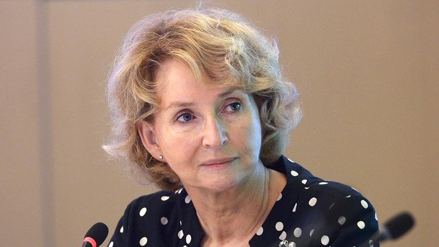 Сообщается, что 67-летняя ведущая скончалась в 13-й горбольнице. 
Известный врач-телеведущая Ирина Чукаева скончалась в Москве, сообщает портал "Московский комсомолец". По данным издания, причиной смерти Чукаевой стали полученные после пневмонии осложнения.

Сообщается, что 67-летняя ведущая скончалась в 13-й горбольнице.

Ирина Чукаева - известный врач-кардиолог, Заслуженный врач Российской Федерации, доктор медицинских наук, профессор; заведующая кафедрой поликлинической терапии РНИМУ им. Н. И. Пирогова. В течение 10 лет она была автором и ведущей программы "Студия "Здоровье".