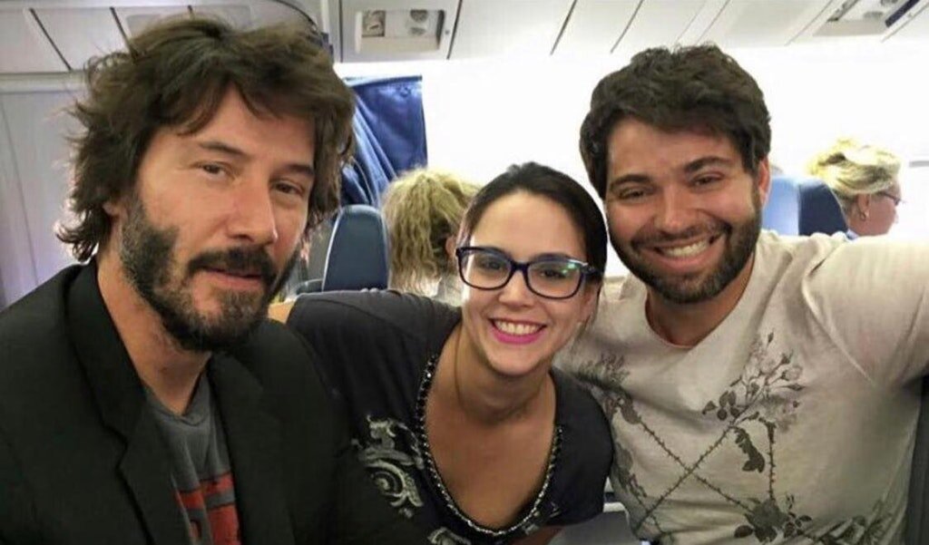 https://www.reddit.com/r/pics/comments/7oix65/keanu_reeves_smiling_in_this_picture_after_he/