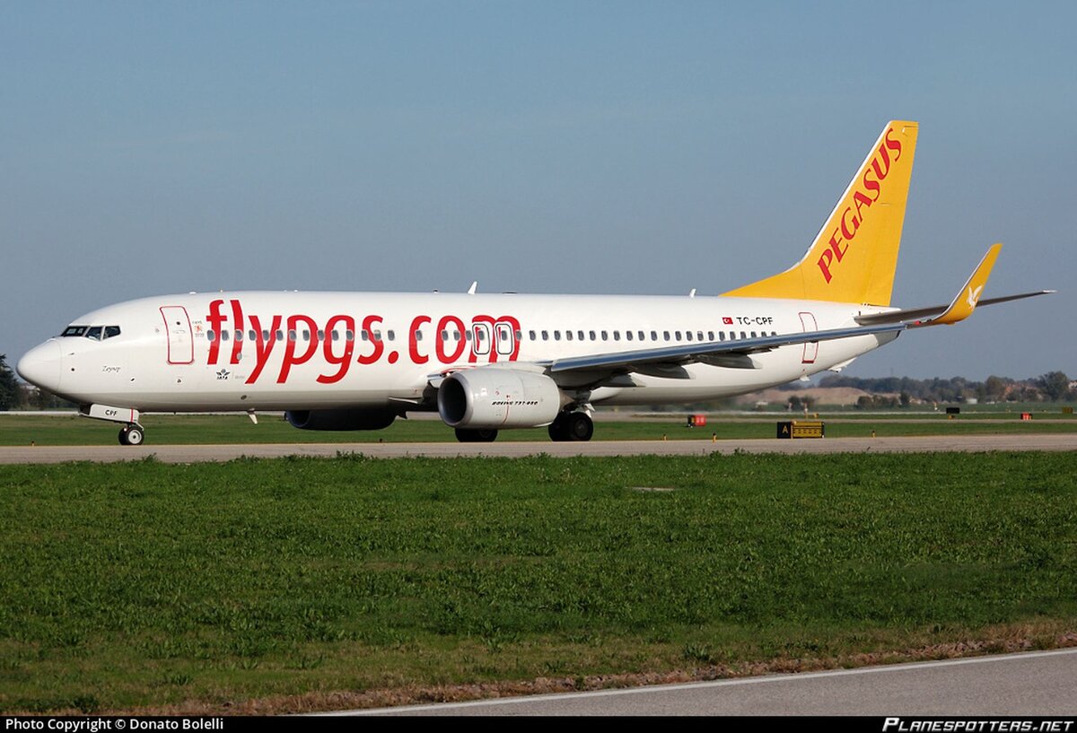 Пострадавший самолёт авиакомпании Pegasus Airlines в аэропорту Болоньи пять лет назад