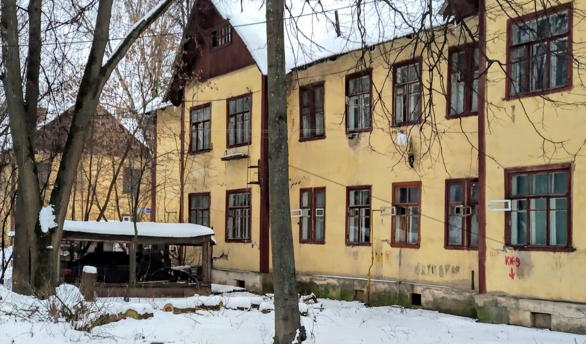 Брусчатый поселок красногорск. Бараки в Красногорске. Красногорск квартал бруски. Красногорск бараки деревянные. Бруски Красногорск фото.