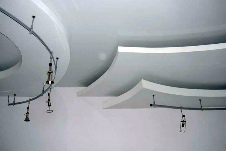 Многоуровневые потолки из гипсокартона: дизайн, фото, преимущества и недостатки