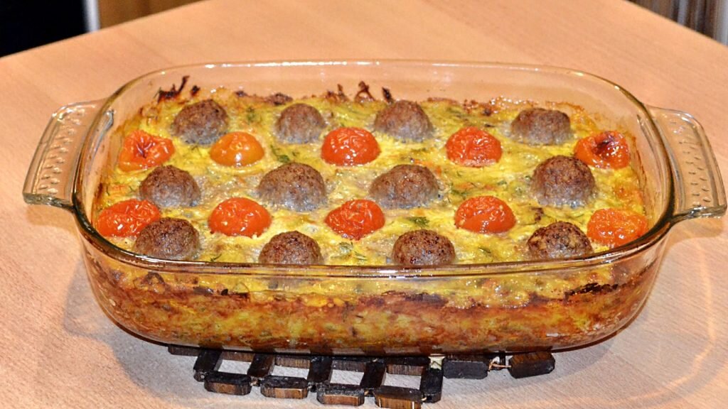 Вкусная картофельная запеканка с мясными шариками