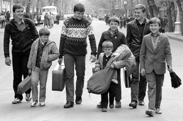 Самодеятельный джазовый оркестр братьев Овечкиных на улице родного города.