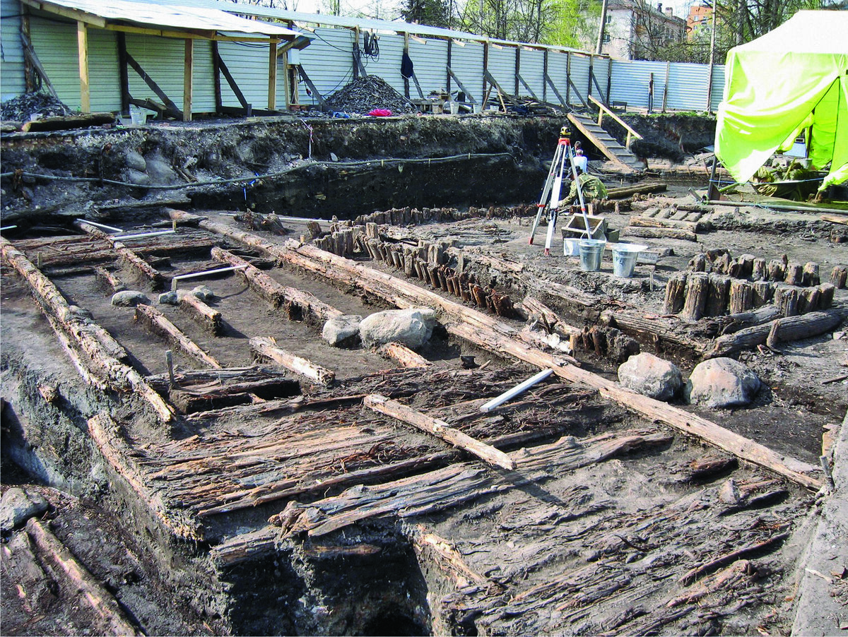 археологический троицкий раскоп. троицкий раскоп в великом новгороде. аркажский монастырь раскоп великий новгород. новгород неревский раскоп 1951. история новгородской археологии.