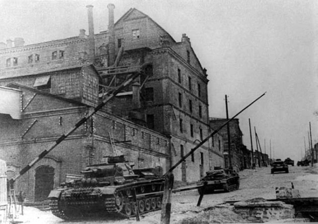 Танки на 29-й линии.