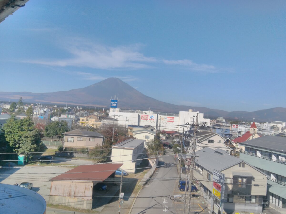 А где снежная шапка? Почему-то я была уверенна, что она должна быть!