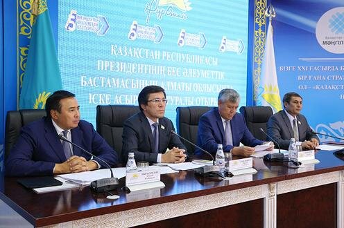 Выездное заседание Республиканского общественного совета. Фото с сайта Taldykorgan-online.kz